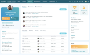 Ficha de cliente en un CRM con historial, documentos y datos de contacto